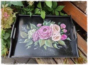 taca ręcznie malowana w róże, pasuje zarówno do wnętrz retro jak i modern, wyjątkowy i niepowtarzalny prezent