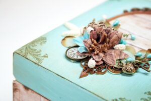 szkatułka na biżuterie ręcznie dekorowana